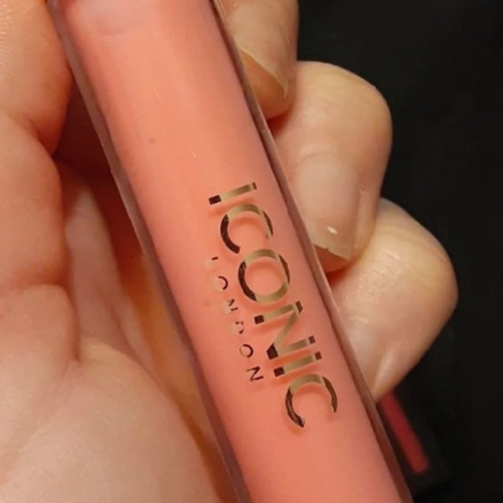 ICONIC LONDON LIP PLUMPING